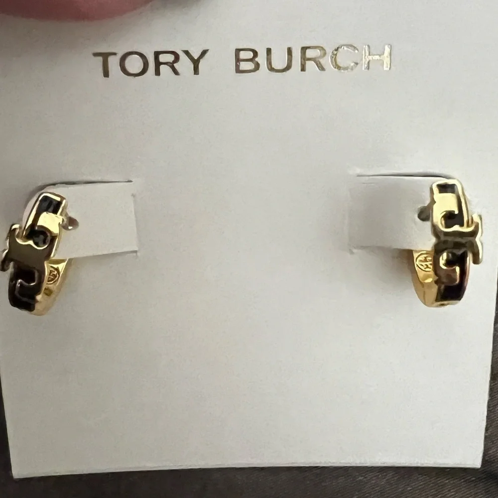 Designers Brands For Customers That Love To Wear Casual and Elegant Accessories;